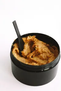Kahve Çekirdekli Yüz Peelingi